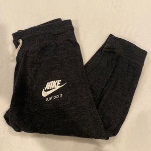 NIKE SWEATS